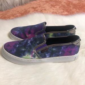 GBG by Guess ⚜️ Los Angeles Women’s Gollys Tie Dye Slip-On Sneakers